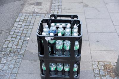 Fahrzeugbrand in Tiefgarage in Fellbach-Schmiden - Starke Rauchentwicklung - Bewohner ueber Drehleiter gerettet